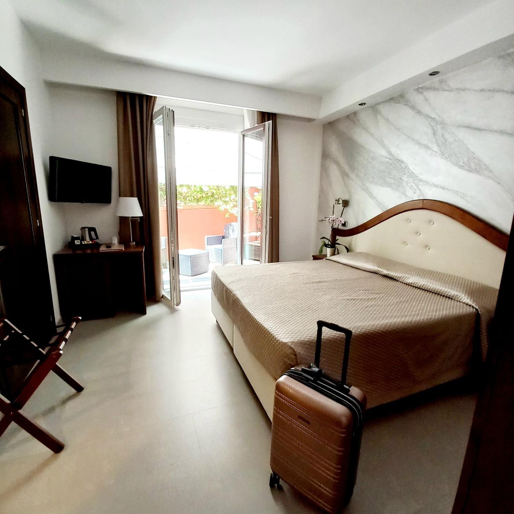Hotel Nicoletta Санта-Мария-Наварезе Экстерьер фото