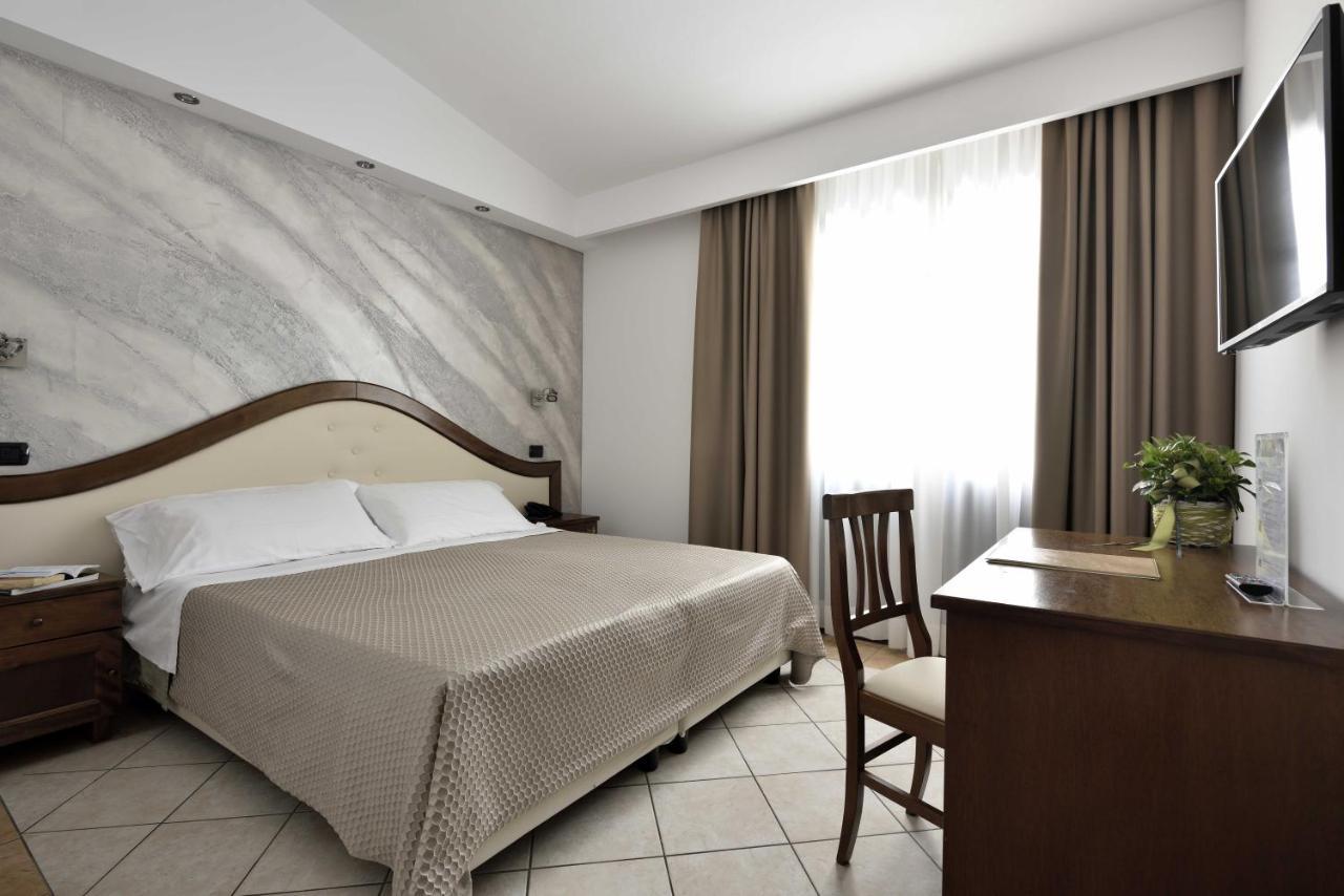 Hotel Nicoletta Санта-Мария-Наварезе Экстерьер фото