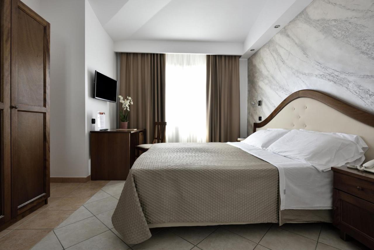 Hotel Nicoletta Санта-Мария-Наварезе Экстерьер фото