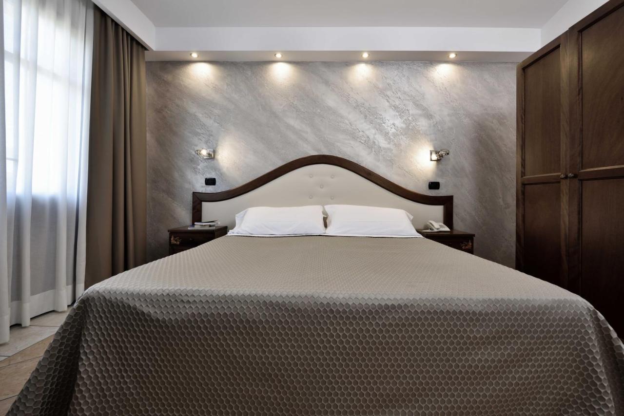 Hotel Nicoletta Санта-Мария-Наварезе Экстерьер фото