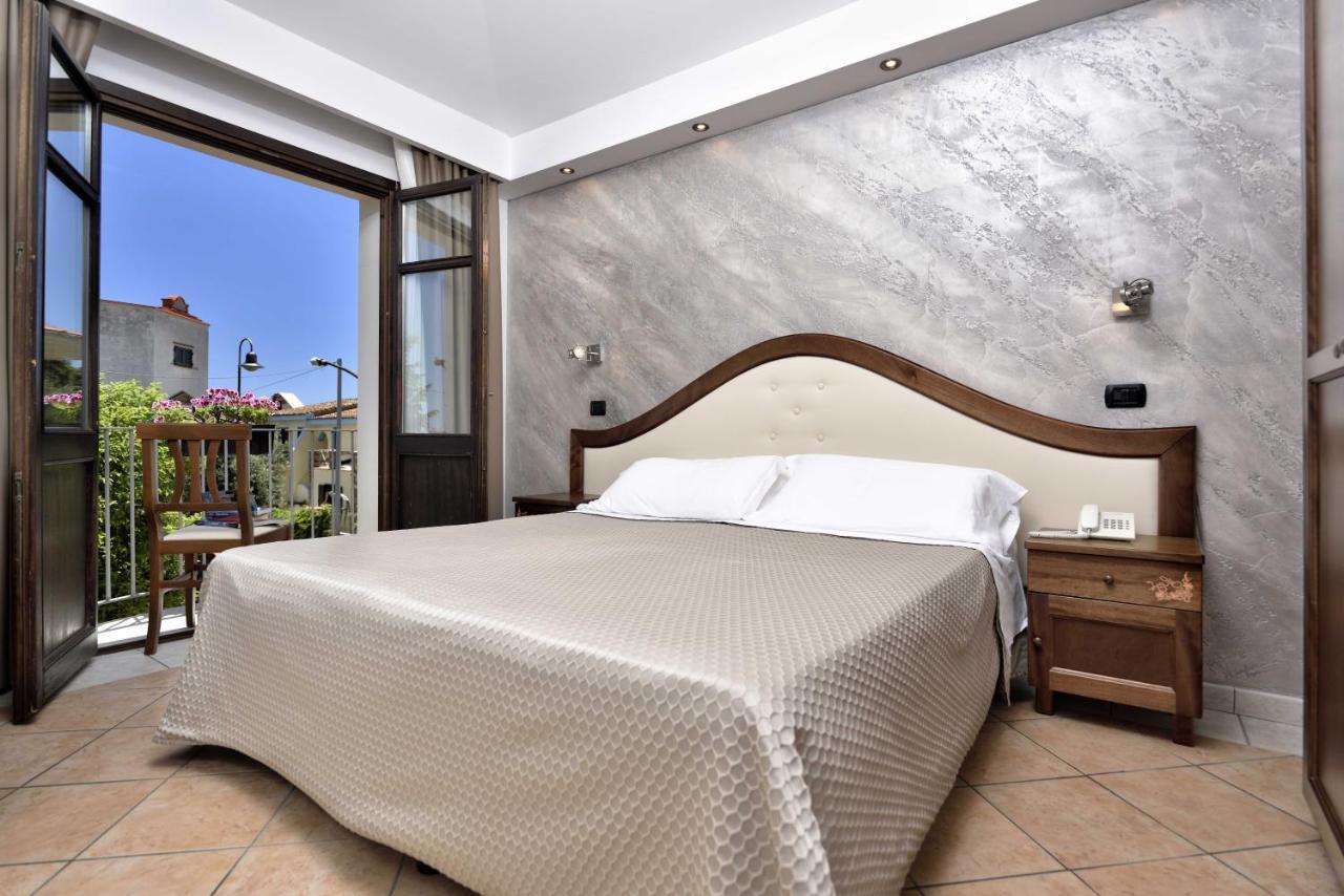 Hotel Nicoletta Санта-Мария-Наварезе Экстерьер фото