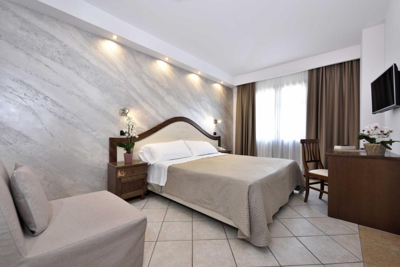 Hotel Nicoletta Санта-Мария-Наварезе Экстерьер фото